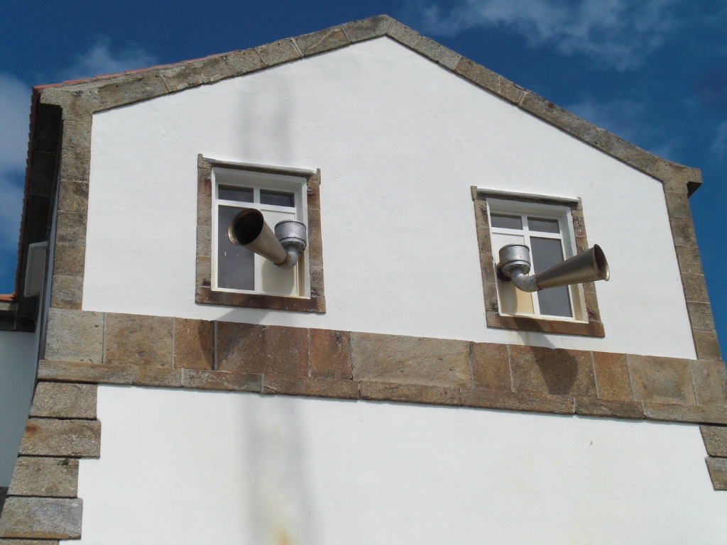 Sirens warning of the lighthouse